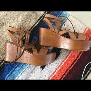 Steve Madden strapping flatforms